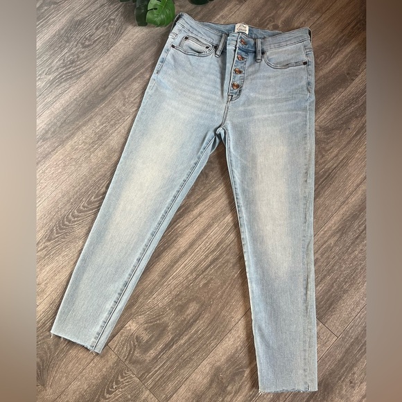 J. Crew 9" High Rise Toothpick Raw Hem Skinny Jean in a Light Wash. Size 30 - Picture 3 of 12